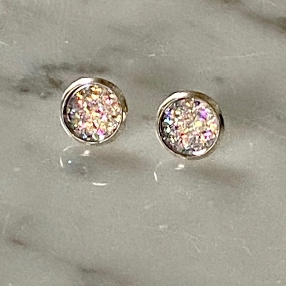 💎3/$18 Sparkly Druzy Stud Earrings Opal - Picture 2 of 3